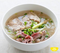 鶏と牛肉のWコラーゲンフォー　Pho ga bo tai