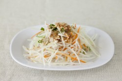 青いパパイヤのビタミンCサラダ　Goi du du
