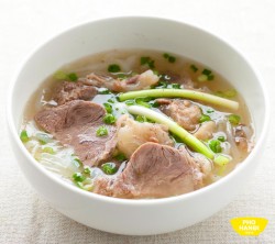 じっくり煮込んだ牛肉のコラーゲンフォー　Pho bo chin