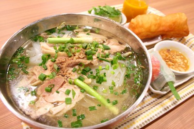 鶏肉フォーのセット